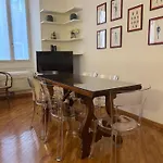 Bilocale Red House Two Room Apartment Red House, Cosy Flat